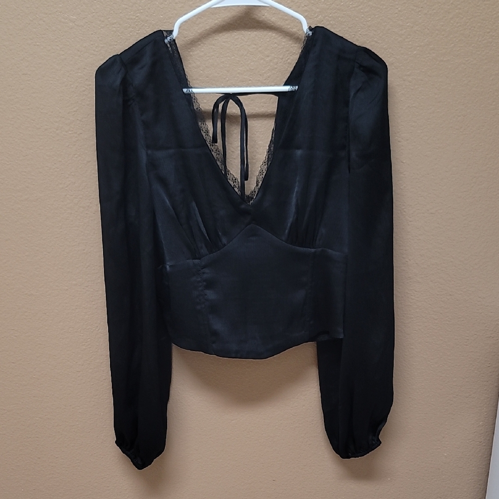 NWT Lush Elegant Black V-Neck Blouse 🖤